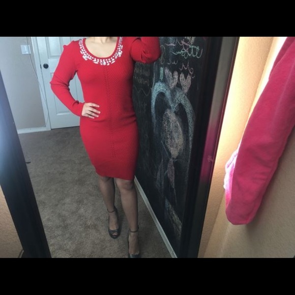 Knee length red dress - Picture 3 of 3